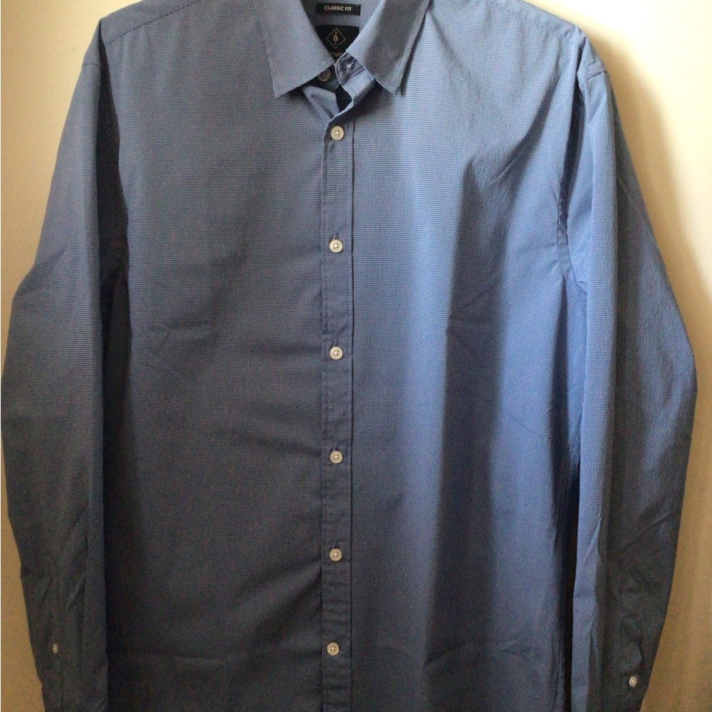 Light Blue Bluffworks Zenith Dress Shirt made with wrinkle and odour material.